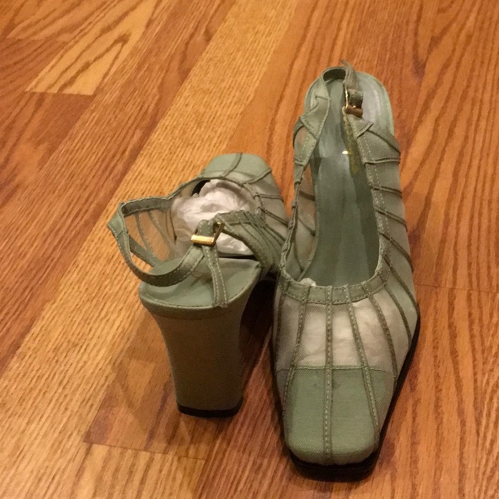 Classique Heels - Picture 5 of 5